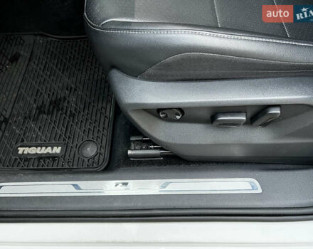 Белый Фольксваген Тигуан, объемом двигателя 1.98 л и пробегом 55 тыс. км за 27999 $, фото 79 на Automoto.ua