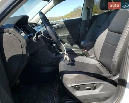 Білий Фольксваген Тігуан, об'ємом двигуна 1.98 л та пробігом 70 тис. км за 3000 $, фото 6 на Automoto.ua
