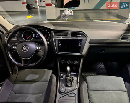 Белый Фольксваген Тигуан, объемом двигателя 2 л и пробегом 70 тыс. км за 31902 $, фото 5 на Automoto.ua