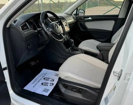 Білий Фольксваген Тігуан, об'ємом двигуна 2 л та пробігом 70 тис. км за 14000 $, фото 10 на Automoto.ua