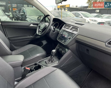 Білий Фольксваген Тігуан, об'ємом двигуна 2 л та пробігом 137 тис. км за 19350 $, фото 20 на Automoto.ua