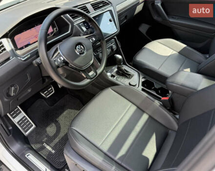 Білий Фольксваген Тігуан, об'ємом двигуна 2 л та пробігом 110 тис. км за 25999 $, фото 29 на Automoto.ua