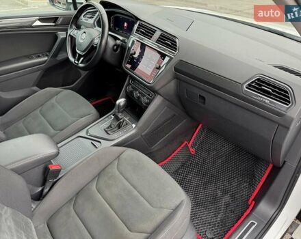 Білий Фольксваген Тігуан, об'ємом двигуна 1.98 л та пробігом 204 тис. км за 24000 $, фото 35 на Automoto.ua