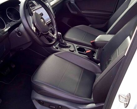 Білий Фольксваген Тігуан, об'ємом двигуна 2 л та пробігом 120 тис. км за 17000 $, фото 13 на Automoto.ua