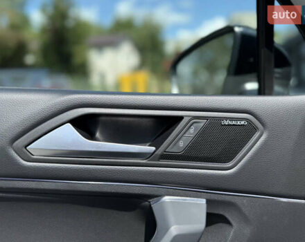 Білий Фольксваген Тігуан, об'ємом двигуна 2 л та пробігом 110 тис. км за 25999 $, фото 24 на Automoto.ua