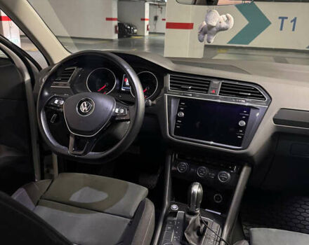 Белый Фольксваген Тигуан, объемом двигателя 2 л и пробегом 70 тыс. км за 31902 $, фото 4 на Automoto.ua