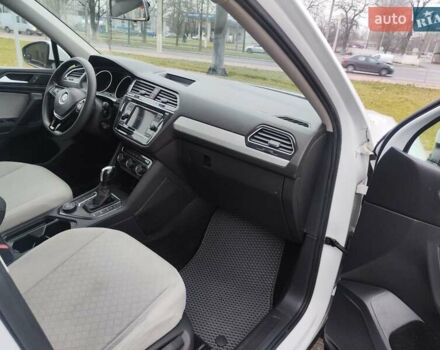 Белый Фольксваген Тигуан, объемом двигателя 1.97 л и пробегом 270 тыс. км за 14899 $, фото 9 на Automoto.ua