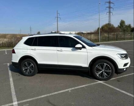 Белый Фольксваген Тигуан, объемом двигателя 2 л и пробегом 63 тыс. км за 17100 $, фото 4 на Automoto.ua