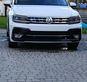 Белый Фольксваген Тигуан, объемом двигателя 2 л и пробегом 105 тыс. км за 19500 $, фото 6 на Automoto.ua