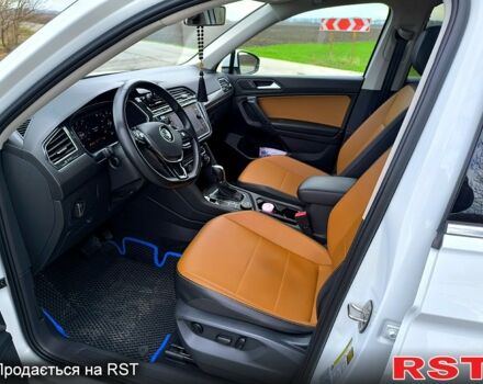 Білий Фольксваген Тігуан, об'ємом двигуна 2 л та пробігом 116 тис. км за 23000 $, фото 3 на Automoto.ua