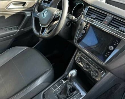 Белый Фольксваген Тигуан, объемом двигателя 2 л и пробегом 63 тыс. км за 17100 $, фото 7 на Automoto.ua