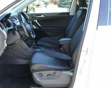 Белый Фольксваген Тигуан, объемом двигателя 2 л и пробегом 30 тыс. км за 8000 $, фото 7 на Automoto.ua