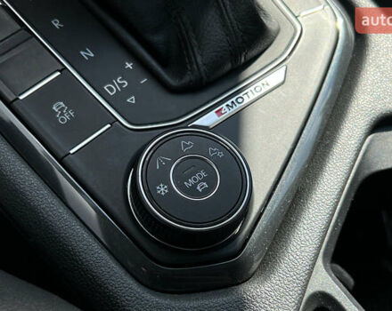 Білий Фольксваген Тігуан, об'ємом двигуна 2 л та пробігом 110 тис. км за 21850 $, фото 19 на Automoto.ua