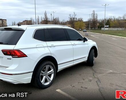 Білий Фольксваген Тігуан, об'ємом двигуна 2 л та пробігом 132 тис. км за 20000 $, фото 3 на Automoto.ua