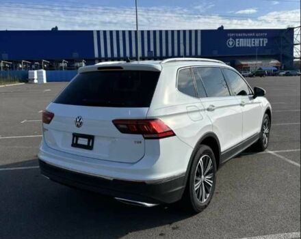 Белый Фольксваген Тигуан, объемом двигателя 2 л и пробегом 63 тыс. км за 17100 $, фото 3 на Automoto.ua