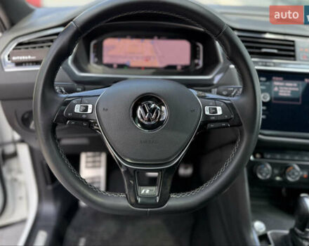 Білий Фольксваген Тігуан, об'ємом двигуна 2 л та пробігом 110 тис. км за 25999 $, фото 30 на Automoto.ua