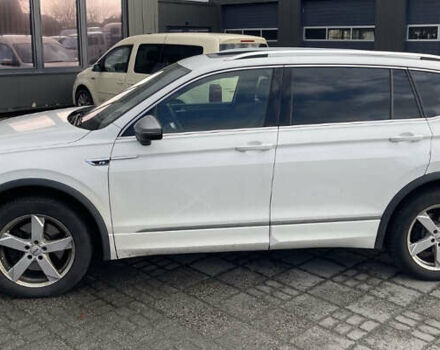 Белый Фольксваген Тигуан, объемом двигателя 1.98 л и пробегом 234 тыс. км за 32500 $, фото 3 на Automoto.ua