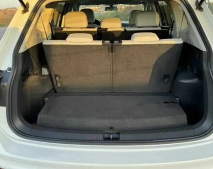 Білий Фольксваген Тігуан, об'ємом двигуна 2 л та пробігом 70 тис. км за 14000 $, фото 14 на Automoto.ua