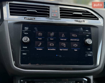 Білий Фольксваген Тігуан, об'ємом двигуна 2 л та пробігом 110 тис. км за 25999 $, фото 39 на Automoto.ua