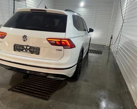Белый Фольксваген Тигуан, объемом двигателя 2 л и пробегом 145 тыс. км за 24000 $, фото 4 на Automoto.ua