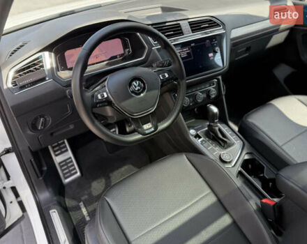Білий Фольксваген Тігуан, об'ємом двигуна 2 л та пробігом 110 тис. км за 25999 $, фото 28 на Automoto.ua