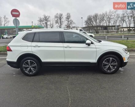 Білий Фольксваген Тігуан, об'ємом двигуна 2 л та пробігом 99 тис. км за 17900 $, фото 3 на Automoto.ua