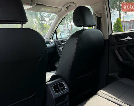 Білий Фольксваген Тігуан, об'ємом двигуна 2 л та пробігом 110 тис. км за 21850 $, фото 24 на Automoto.ua