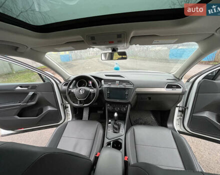 Белый Фольксваген Тигуан, объемом двигателя 2 л и пробегом 119 тыс. км за 20000 $, фото 9 на Automoto.ua