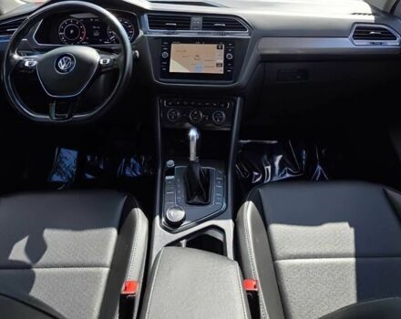 Білий Фольксваген Тігуан, об'ємом двигуна 2 л та пробігом 40 тис. км за 10000 $, фото 7 на Automoto.ua