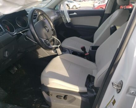 Білий Фольксваген Тігуан, об'ємом двигуна 2 л та пробігом 132 тис. км за 10950 $, фото 7 на Automoto.ua