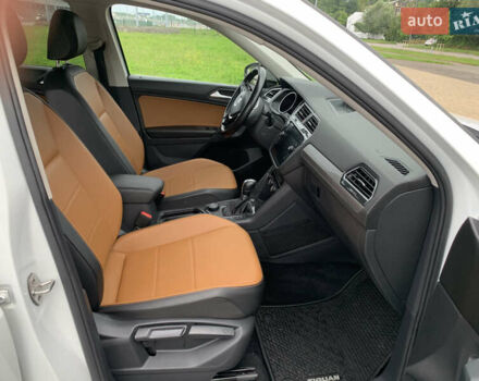 Белый Фольксваген Тигуан, объемом двигателя 2 л и пробегом 113 тыс. км за 21300 $, фото 5 на Automoto.ua