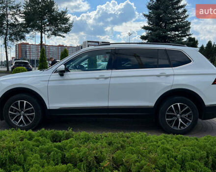 Білий Фольксваген Тігуан, об'ємом двигуна 2 л та пробігом 110 тис. км за 21850 $, фото 3 на Automoto.ua