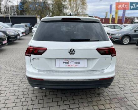 Білий Фольксваген Тігуан, об'ємом двигуна 2 л та пробігом 137 тис. км за 19350 $, фото 4 на Automoto.ua