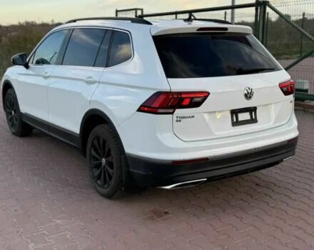 Білий Фольксваген Тігуан, об'ємом двигуна 2 л та пробігом 70 тис. км за 14000 $, фото 6 на Automoto.ua