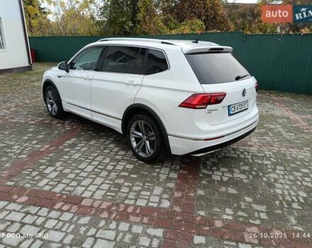 Белый Фольксваген Тигуан, объемом двигателя 1.98 л и пробегом 120 тыс. км за 25000 $, фото 3 на Automoto.ua