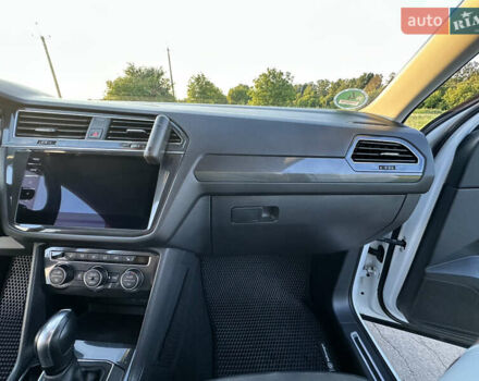 Белый Фольксваген Тигуан, объемом двигателя 2 л и пробегом 198 тыс. км за 41500 $, фото 22 на Automoto.ua