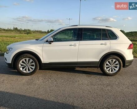 Белый Фольксваген Тигуан, объемом двигателя 2 л и пробегом 205 тыс. км за 24900 $, фото 4 на Automoto.ua