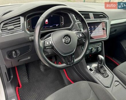 Білий Фольксваген Тігуан, об'ємом двигуна 1.98 л та пробігом 204 тис. км за 24000 $, фото 32 на Automoto.ua