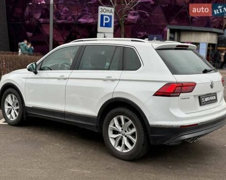 Белый Фольксваген Тигуан, объемом двигателя 1.97 л и пробегом 93 тыс. км за 31990 $, фото 4 на Automoto.ua