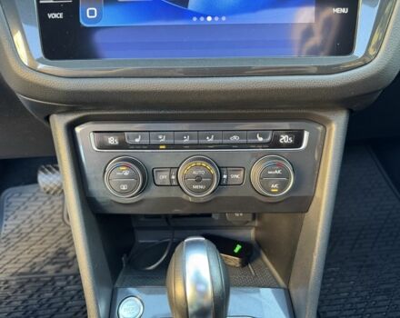 Білий Фольксваген Тігуан, об'ємом двигуна 2 л та пробігом 103 тис. км за 21000 $, фото 12 на Automoto.ua