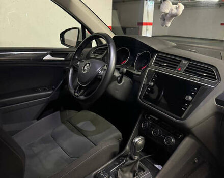 Белый Фольксваген Тигуан, объемом двигателя 2 л и пробегом 70 тыс. км за 31902 $, фото 6 на Automoto.ua