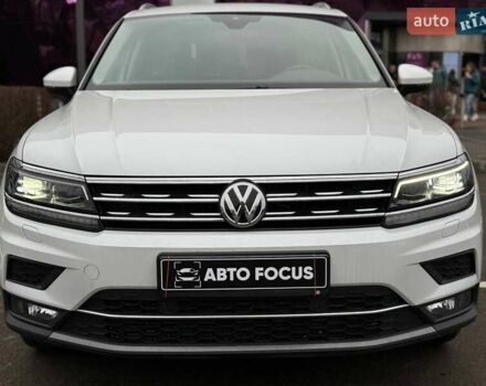 Белый Фольксваген Тигуан, объемом двигателя 1.97 л и пробегом 93 тыс. км за 31990 $, фото 2 на Automoto.ua