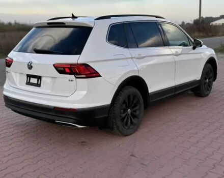 Білий Фольксваген Тігуан, об'ємом двигуна 2 л та пробігом 70 тис. км за 14000 $, фото 8 на Automoto.ua