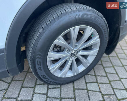 Білий Фольксваген Тігуан, об'ємом двигуна 2 л та пробігом 100 тис. км за 16300 $, фото 6 на Automoto.ua