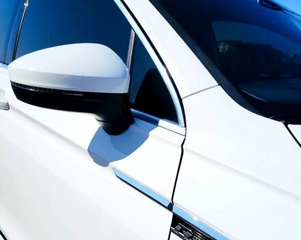 Белый Фольксваген Тигуан, объемом двигателя 2 л и пробегом 204 тыс. км за 27999 $, фото 4 на Automoto.ua