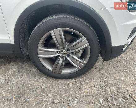 Білий Фольксваген Тігуан, об'ємом двигуна 1.98 л та пробігом 100 тис. км за 20500 $, фото 35 на Automoto.ua