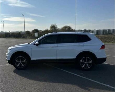 Белый Фольксваген Тигуан, объемом двигателя 2 л и пробегом 63 тыс. км за 17100 $, фото 2 на Automoto.ua