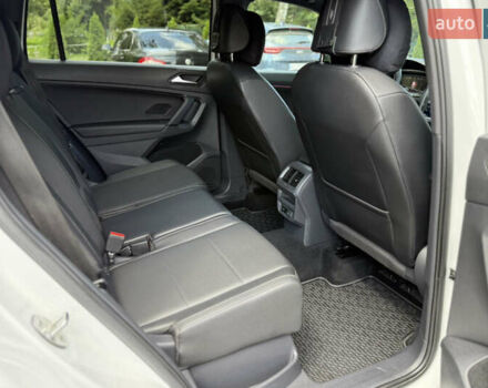 Білий Фольксваген Тігуан, об'ємом двигуна 2 л та пробігом 110 тис. км за 25999 $, фото 53 на Automoto.ua