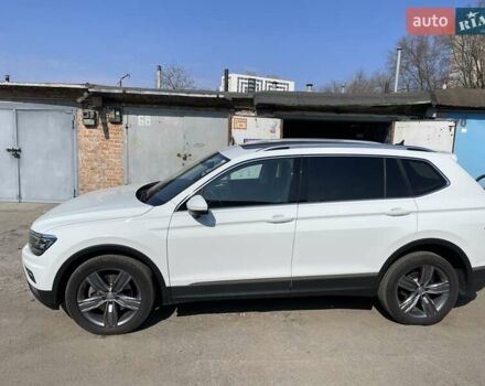 Белый Фольксваген Тигуан, объемом двигателя 1.98 л и пробегом 144 тыс. км за 21900 $, фото 2 на Automoto.ua