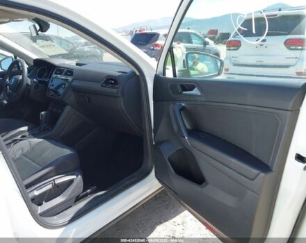 Білий Фольксваген Тігуан, об'ємом двигуна 2 л та пробігом 98 тис. км за 13200 $, фото 6 на Automoto.ua